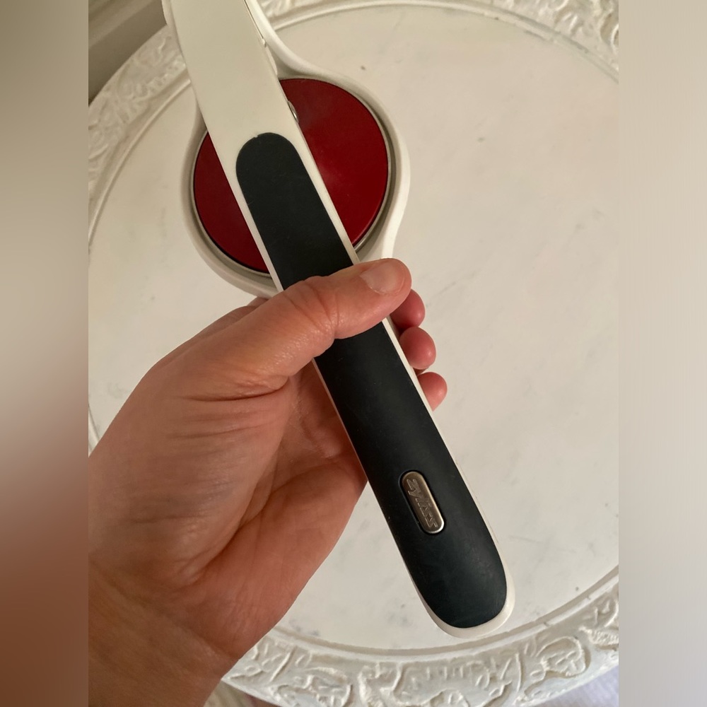 Zyliss Easy Squeeze Citrus Press WHITE & RED - Picture 7 of 8